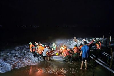 Quảng Trị kịp thời hỗ trợ thành công các tàu đánh cá gặp nạn trên biển