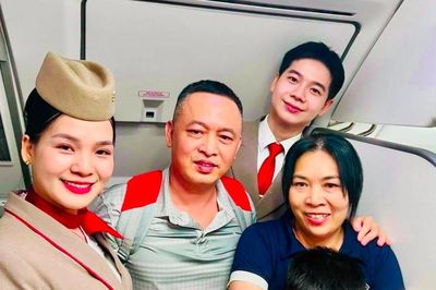Hai bác sĩ Tuyên Quang kịp thời cấp cứu du khách Pháp trên chuyến bay Hà Nội - TP. Hồ Chí Minh