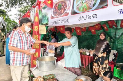 Ngày hội Ẩm thực Giồng Cây Da ở Khánh Bình