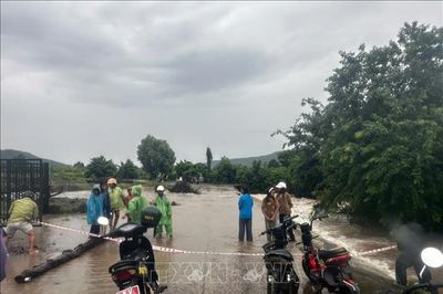 Mưa lớn tiềm ẩn nguy cơ mất an toàn giao thông tại nhiều nơi ở Gia Lai