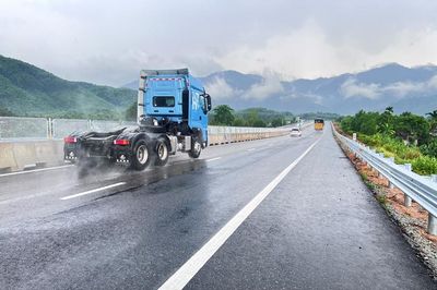 Đi cao tốc, và thấy