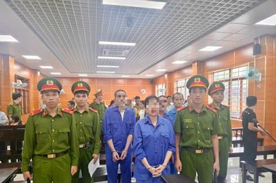 Buôn 'hỏa dược'… lãi 70 năm tù