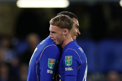 Chelsea thắng điên rồ sau màn tự làm khó mình