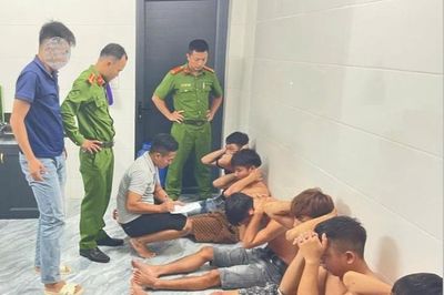Bắt quả tang nhóm 'con nghiện'