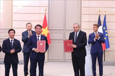 Tổng Bí thư, Chủ tịch nước Tô Lâm chứng kiến Lễ trao các văn kiện hợp tác giữa Việt Nam - Pháp