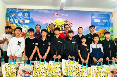 Ấm áp Trung thu nơi biên giới Quảng Trực