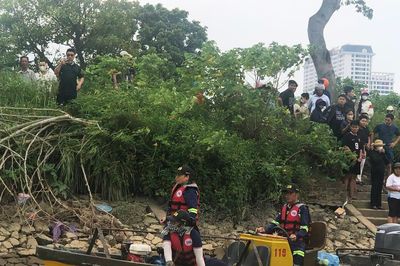 Tìm 2 người mất tích trên sông Trà Lý, phát hiện thi thể bé trai sơ sinh