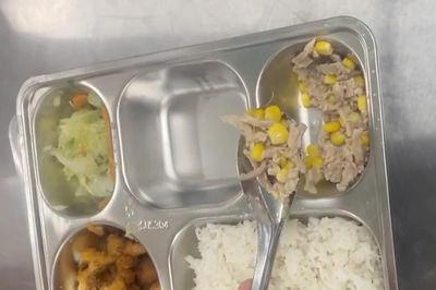 Thủ tướng: Không chọn đơn vị cung cấp suất ăn cho trường học chỉ vì giá thấp