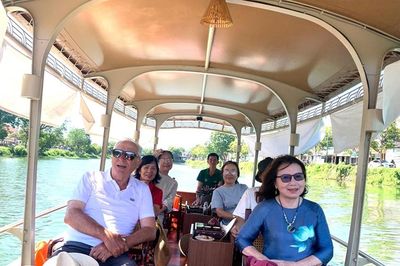 Ngắm Huế 'trên xe, dưới thuyền'