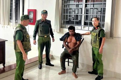 Khống chế đối tượng côn đồ hung hãn