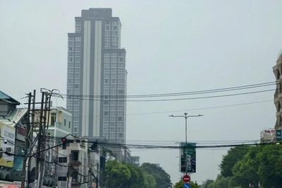 Bầu trời Nam Bộ mờ đục cả ngày: Chúng ta đang hít thở những gì?