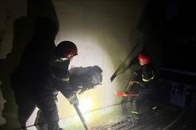 Vụ cháy nhà 4 tầng: Hai nạn nhân phải thở máy, tiên lượng xấu