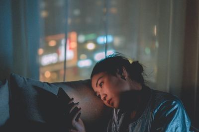 Căng thẳng vì nửa đêm phụ huynh vẫn nhắn tin, gọi điện phàn nàn