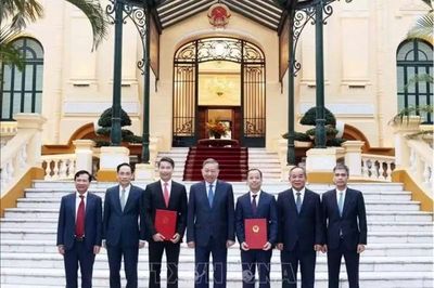 Tổng Bí thư, Chủ tịch nước trao Quyết định bổ nhiệm 2 Đại sứ Việt Nam tại nước ngoài