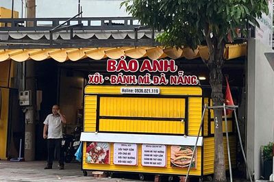 20 người nhập viện sau khi ăn bánh mì tại TPHCM