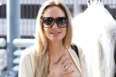 Angelina Jolie gặp sự cố