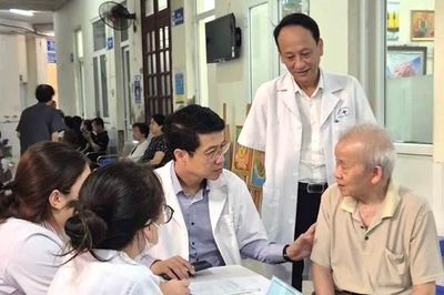 Từ mỗi lần khám sức khỏe định kì đến 'sổ sức khỏe' của mỗi người dân
