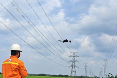 Truyền tải điện Vĩnh Long chủ động phòng ngừa và sẵn sàng ứng phó với thời tiết bất thường