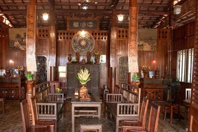 Ngôi nhà trên cù lao được làm từ 4.000 cây dừa