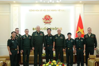 Thượng tướng Nguyễn Trường Thắng tiếp Giám đốc Học viện Quân sự Liên bang Nga