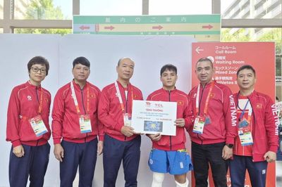 Đinh Văn Tâm và tấm huy chương bạc quý như vàng