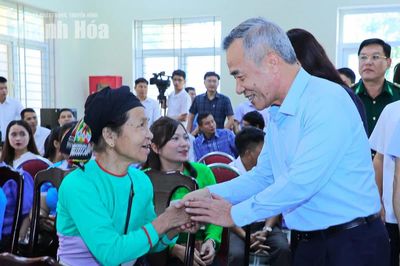 Bí thư Tỉnh ủy, Trưởng Đoàn ĐBQH tỉnh Lê Đức Thái tiếp xúc cử tri xã Bát Mọt và Yên Nhân