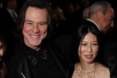Jim Carrey kết hôn với bạn gái kém 32 tuổi