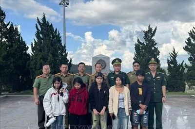 Trục xuất 9 người nhập cảnh trái phép vào Việt Nam