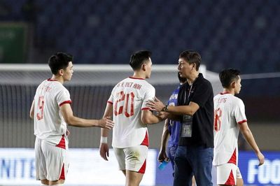 Thua Malaysia, HLV Kim Sang-sik lần đầu 'trắng tay' cùng bóng đá Việt Nam