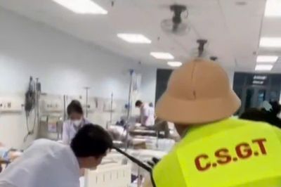 Cảnh sát giao thông Đà Nẵng dùng xe đặc chủng kịp thời đưa người đột quỵ đi cấp cứu