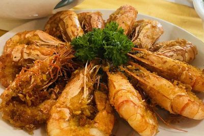 Những bộ phận hay bị bỏ của tôm gây nhiều tranh cãi