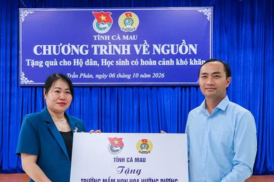 Tiếp sức học sinh và người dân khó khăn xã Trần Phán