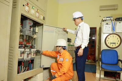 Huy động trên 50 cán bộ, công nhân tham gia đảm bảo cấp điện an toàn