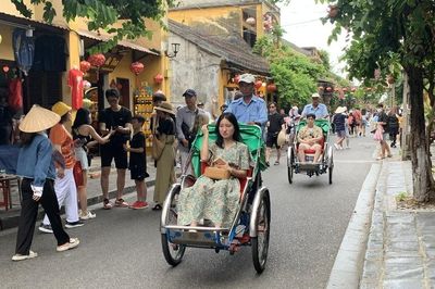Khách Nga tăng mạnh, vì sao khách Hàn Quốc đến Việt Nam giảm?