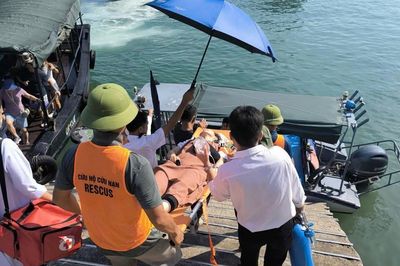 Kịp thời cấp cứu du khách ngất trên đảo Ti Tốp