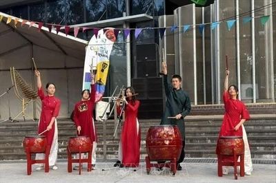 Tôn vinh tiếng Việt: Kiều bào tại Australia thắp lửa yêu thương nơi xứ người
