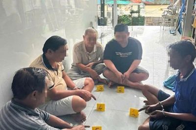 Phá sòng bạc lộ 'ổ đề'