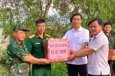 Lãnh đạo Xã Hồ Thị Kỷ thăm, động viên Đội tìm kiếm, quy tập hài cốt liệt sĩ