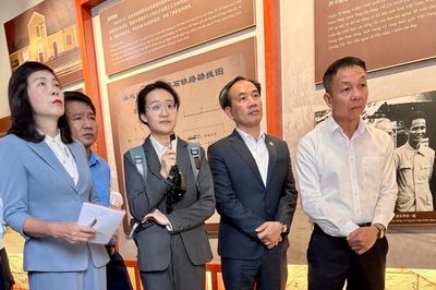 Đoàn đại biểu HĐND tỉnh Điện Biên thăm Di tích Nơi ở cũ của Chủ tịch Hồ Chí Minh tại Côn Minh