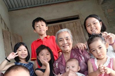Nhớ lời em trai trăng trối, bà lão Nghệ An 9 năm vun vén tổ ấm cho cháu khờ dại