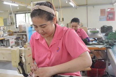 Nữ thợ may sáng tạo, nghĩa tình