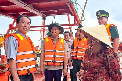 Chủ tịch UBND tỉnh Lữ Quang Ngời kiểm tra sản xuất, tháo gỡ khó khăn tại xã Khánh Lâm