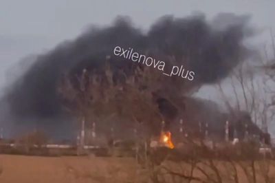 UAV Ukraine tấn công Nga, trạm bơm dầu bốc cháy trong đêm