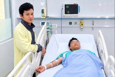 15 phút ép tim tại chỗ cứu bé trai bị sét đánh ngừng tim