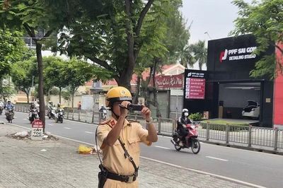 Công bố danh sách 163 xe máy vi phạm trên vỉa hè đường Nguyễn Oanh