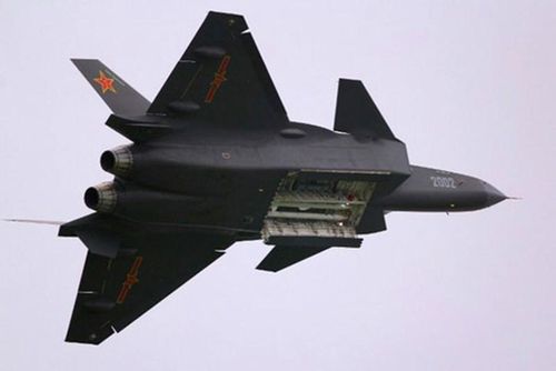 Khoang vũ khí trong thân tiêm kích tàng hình J-20.