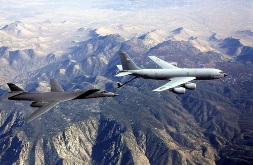Cần tiếp nhiên liệu trên không giúp phạm vi hoạt động của B-1 Lancer gia tăng đáng kể.