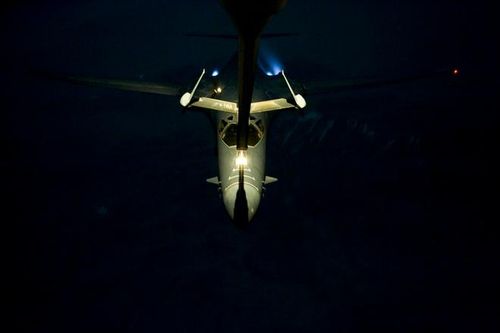 Việc tiếp nhiên liệu cho B-1 Lancer có thể được tiến hành bất kể ngày đêm.