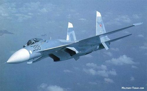 Tiêm kích Su-27 ra lò năm 1977 theo thiết kể của hãng Sukhoi của Nga. Su-27 được trang bị vũ khí hạng năng lên tới 10 tên lửa không đối không nhằm thực hiện các nhiệm vụ chiến đấu. Với tầm hoạt động lớn, trang bị vũ khí hạng nặng, và cực kỳ cơ động nhanh nhẹn linh hoạt, nó là đối thủ trực tiếp của các dòng tiêm kích F-14, F-15, F-16, F/A-18. Tạp chí hàng không hàng đầu trên thế giới Flight International từng đánh giá Su-27 là máy bay chiến đấu tốt nhất thế kỷ 20.