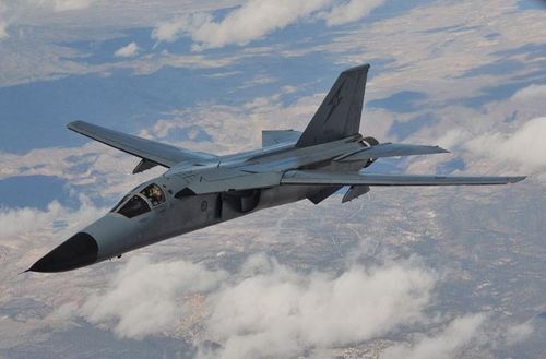  F-111 là mẫu máy bay ném bom chiến lược tầm trung, trinh sát, chiến đấu do Mỹ phát triển từ những năm 1960, đã từng sử dụng ở chiến trường Việt Nam. Nhờ thiết kế cánh cụp cánh xòe và trang bị radar theo dõi địa hình giúp cho F-111 bay độ cao rất thấp (đến 50m), có thể luồn lách theo địa hình như khe núi, triền sông...xâm nhập đánh phá các trận địa phòng không.